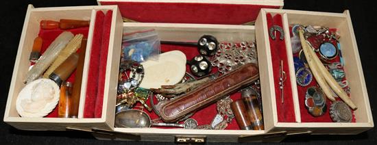 Jewellery box - containing cameos, gold & silver items etc